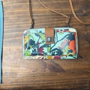 Sakroot Floral Crossbody Wallet 50 inch adjustable strap.
